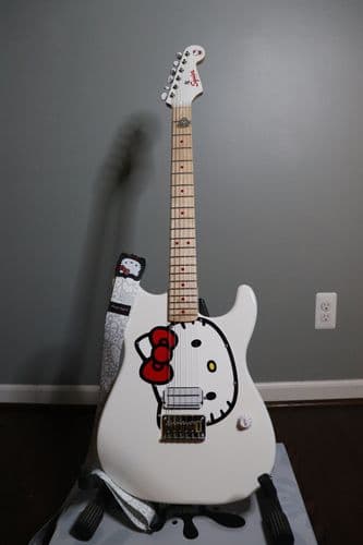Hello Kitty Guitar